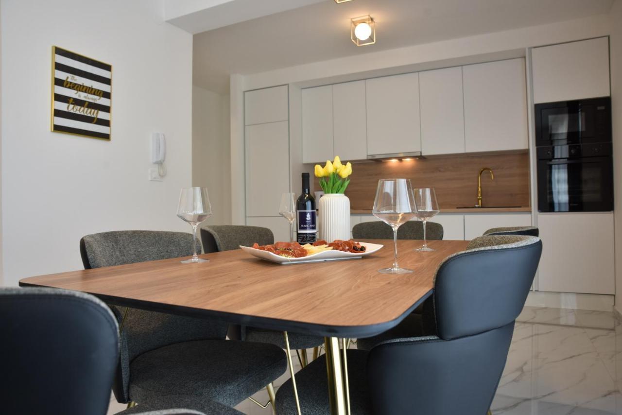 Luxury Apartments La Perla บาร์บินเย ภายนอก รูปภาพ