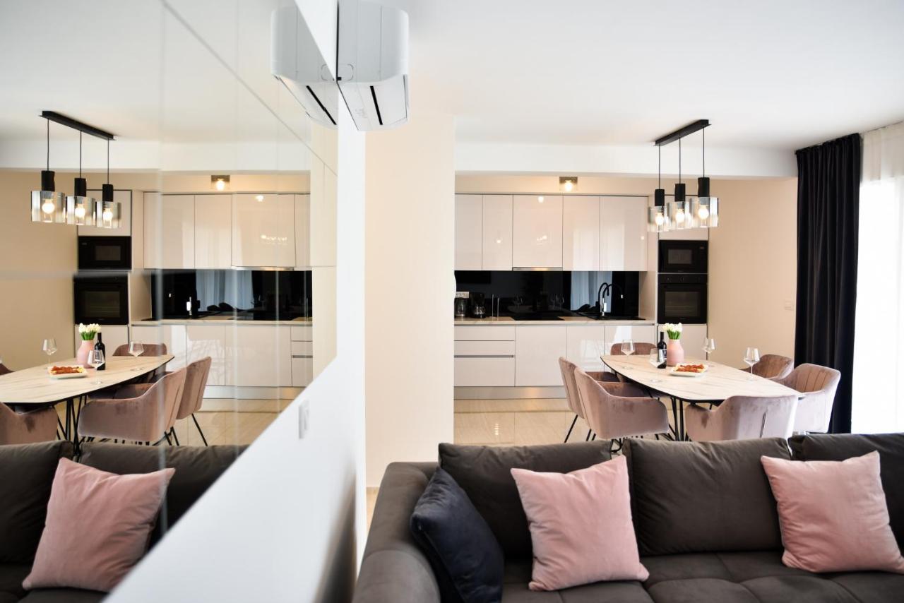 Luxury Apartments La Perla บาร์บินเย ภายนอก รูปภาพ