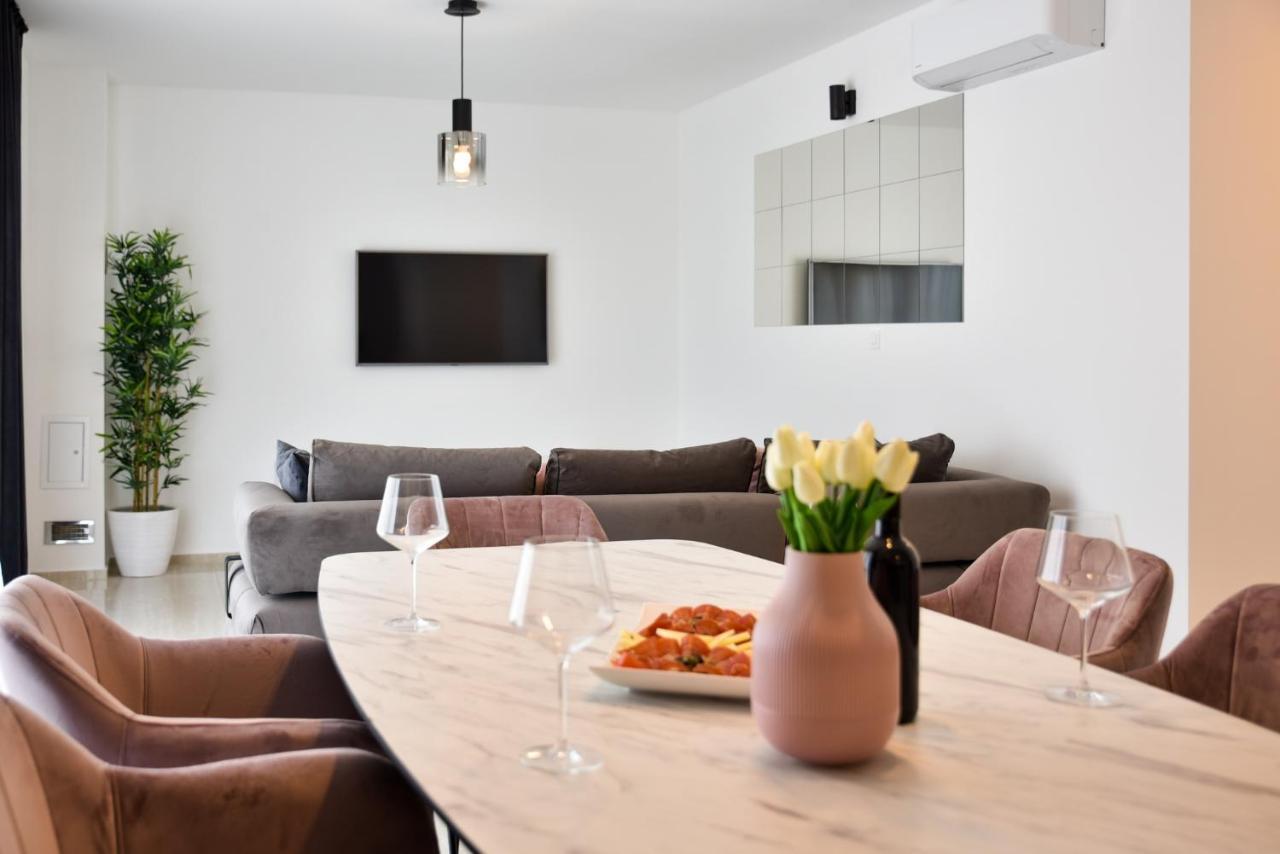 Luxury Apartments La Perla บาร์บินเย ภายนอก รูปภาพ