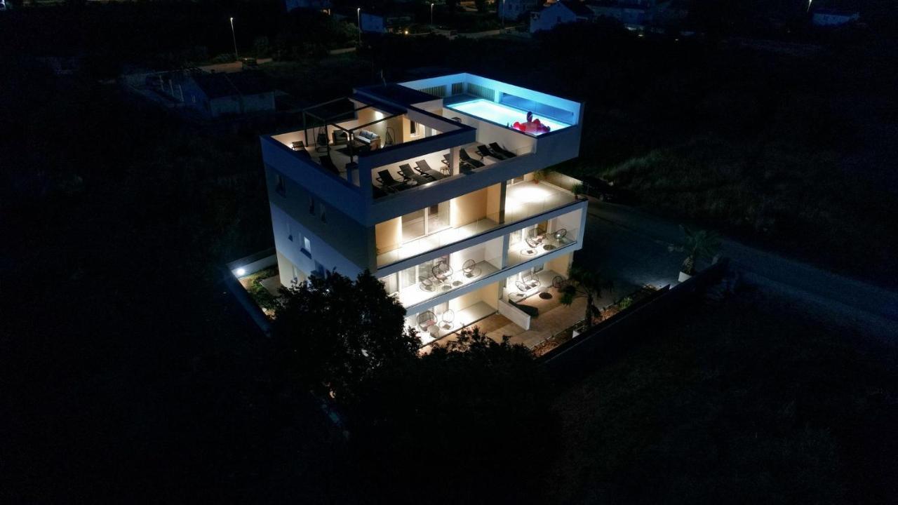 Luxury Apartments La Perla บาร์บินเย ภายนอก รูปภาพ